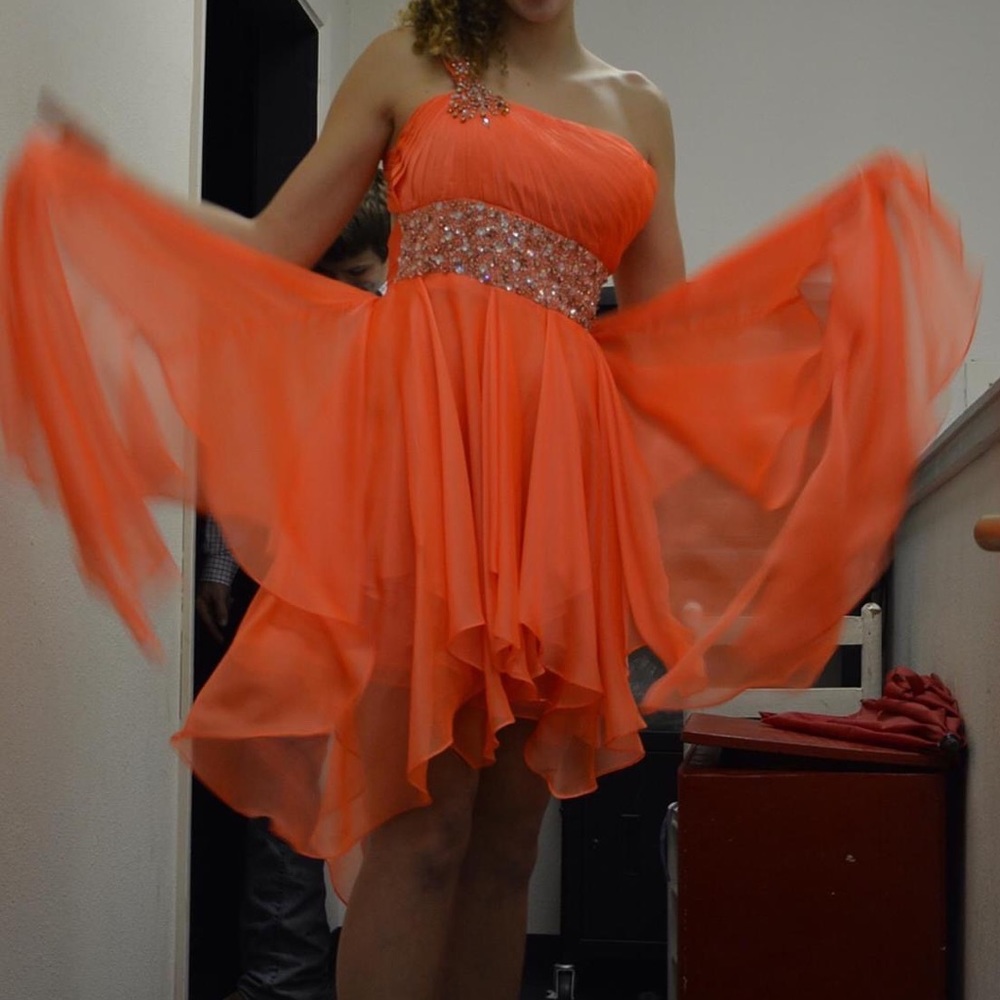 Beautiful one shoulder dress. Size XS. Worn once